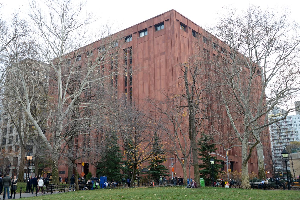 17-1 NYU The Elmer Holmes Bobst Library New York Washington Square Park